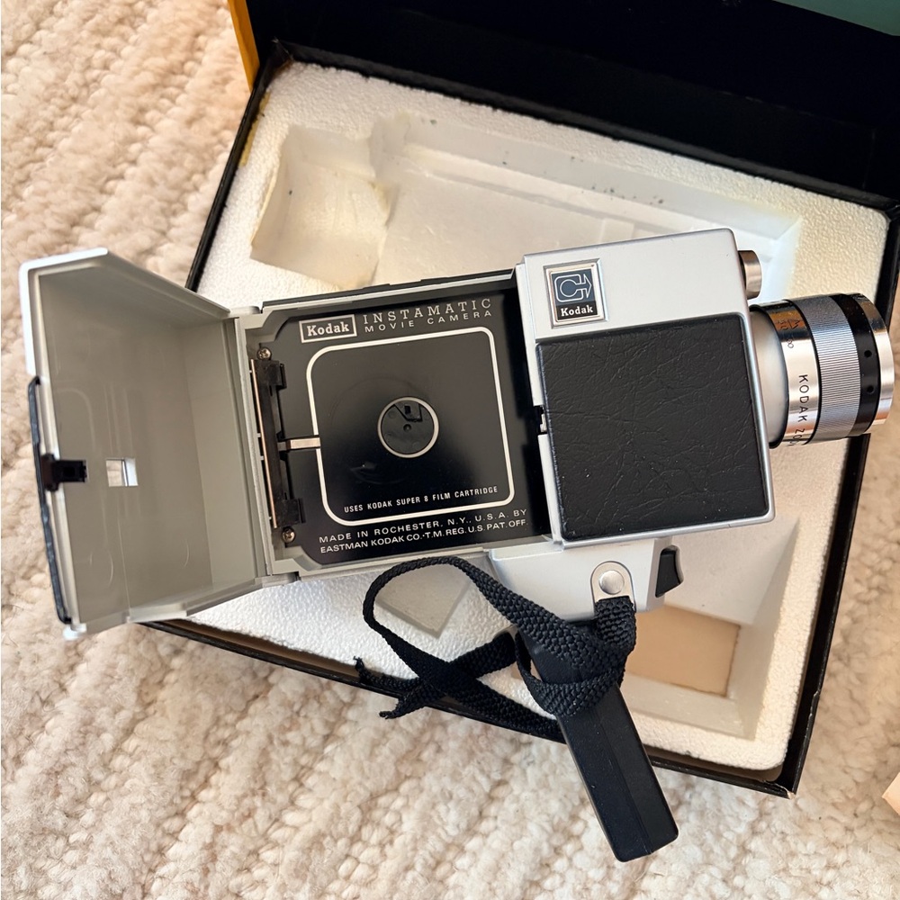 Kodak Instamatic M30 Vintage Movie Camera - Picture 2 of 3